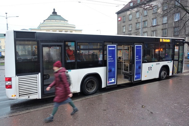 itvaatlik_bussiuksed.jpg
